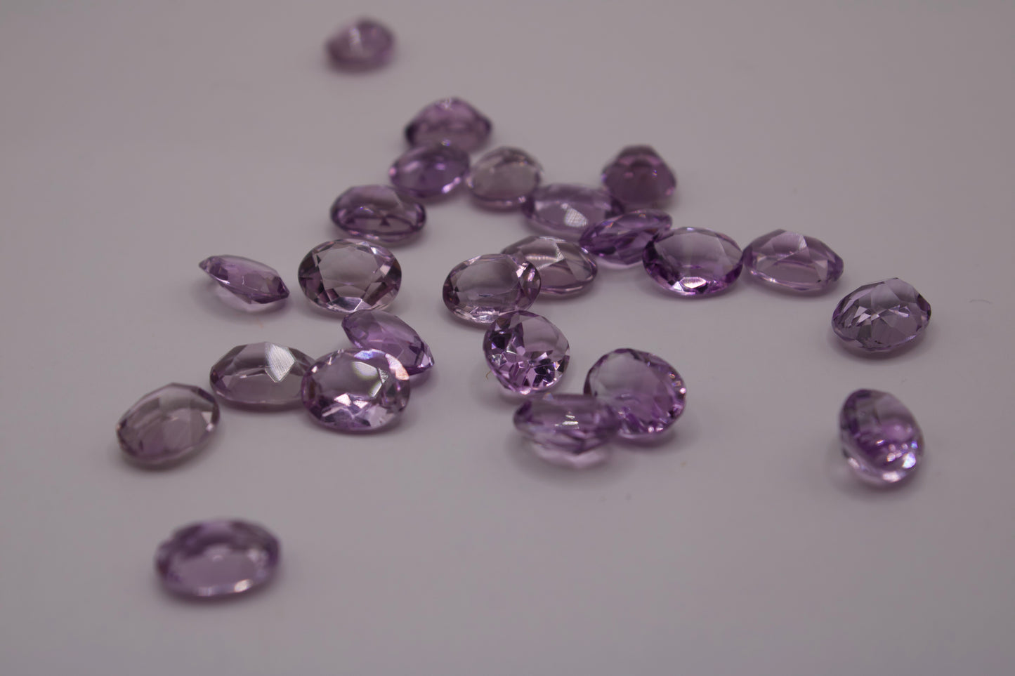 Natürliche Amethyste – Geschliffene Edelsteine mit Zertifikat.