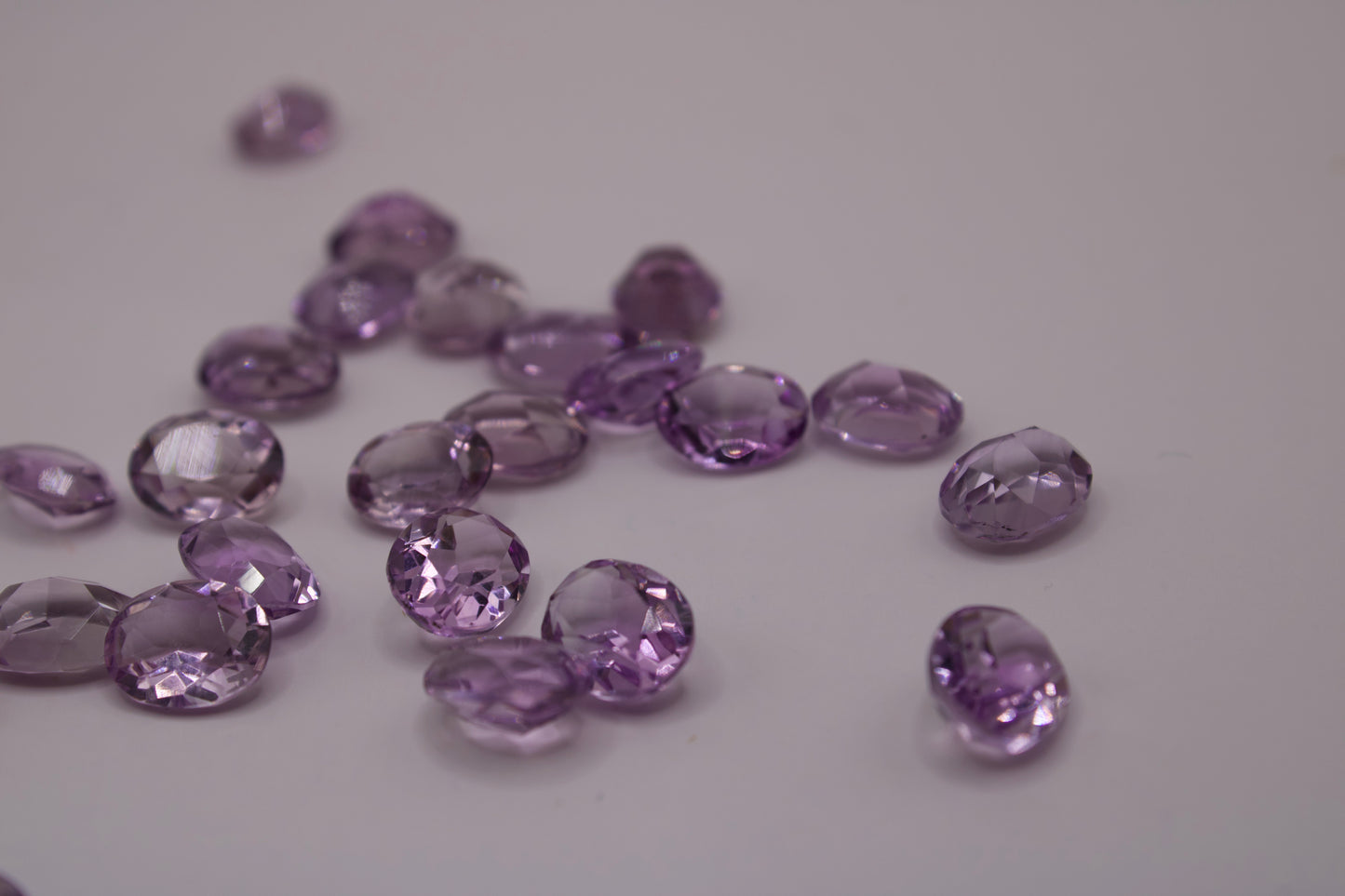 Natürliche Amethyste – Geschliffene Edelsteine mit Zertifikat.