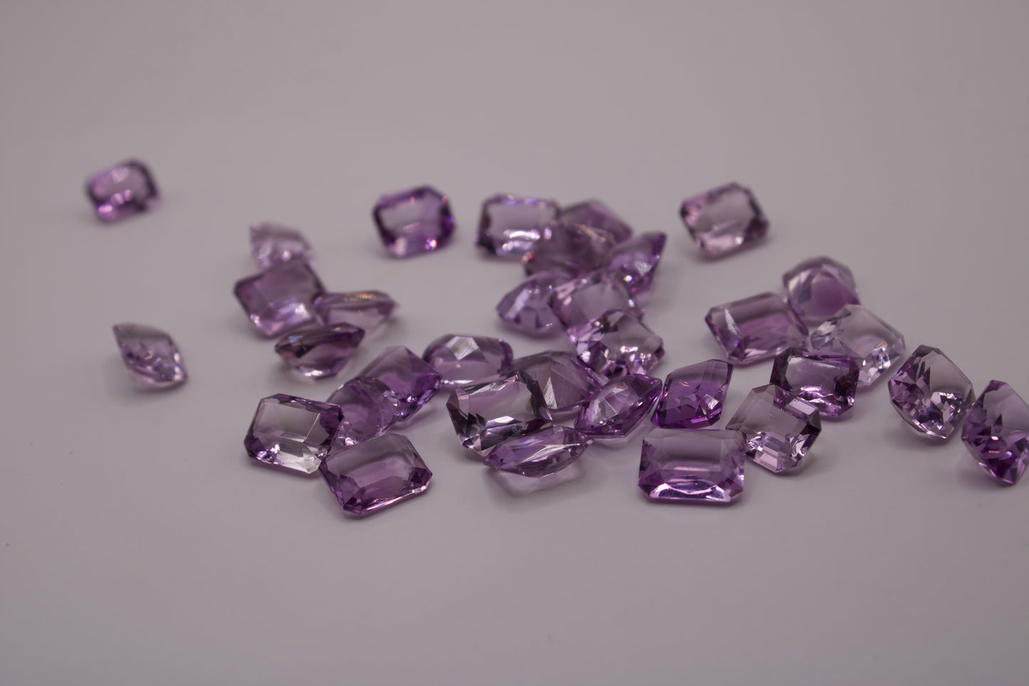 Natürliche Amethyste – Geschliffene Edelsteine mit Zertifikat.