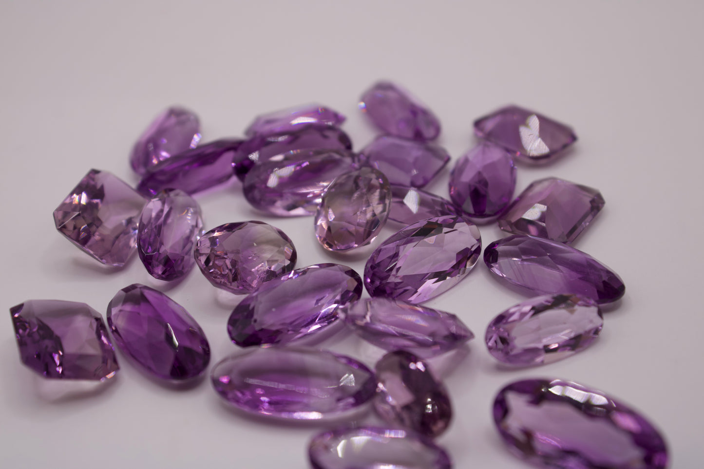 Natürliche Amethyste – Geschliffene Edelsteine mit Zertifikat.